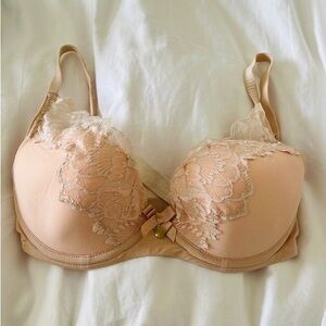 Chantelle Peachy Cream Underwire Bra with Lace Detailing